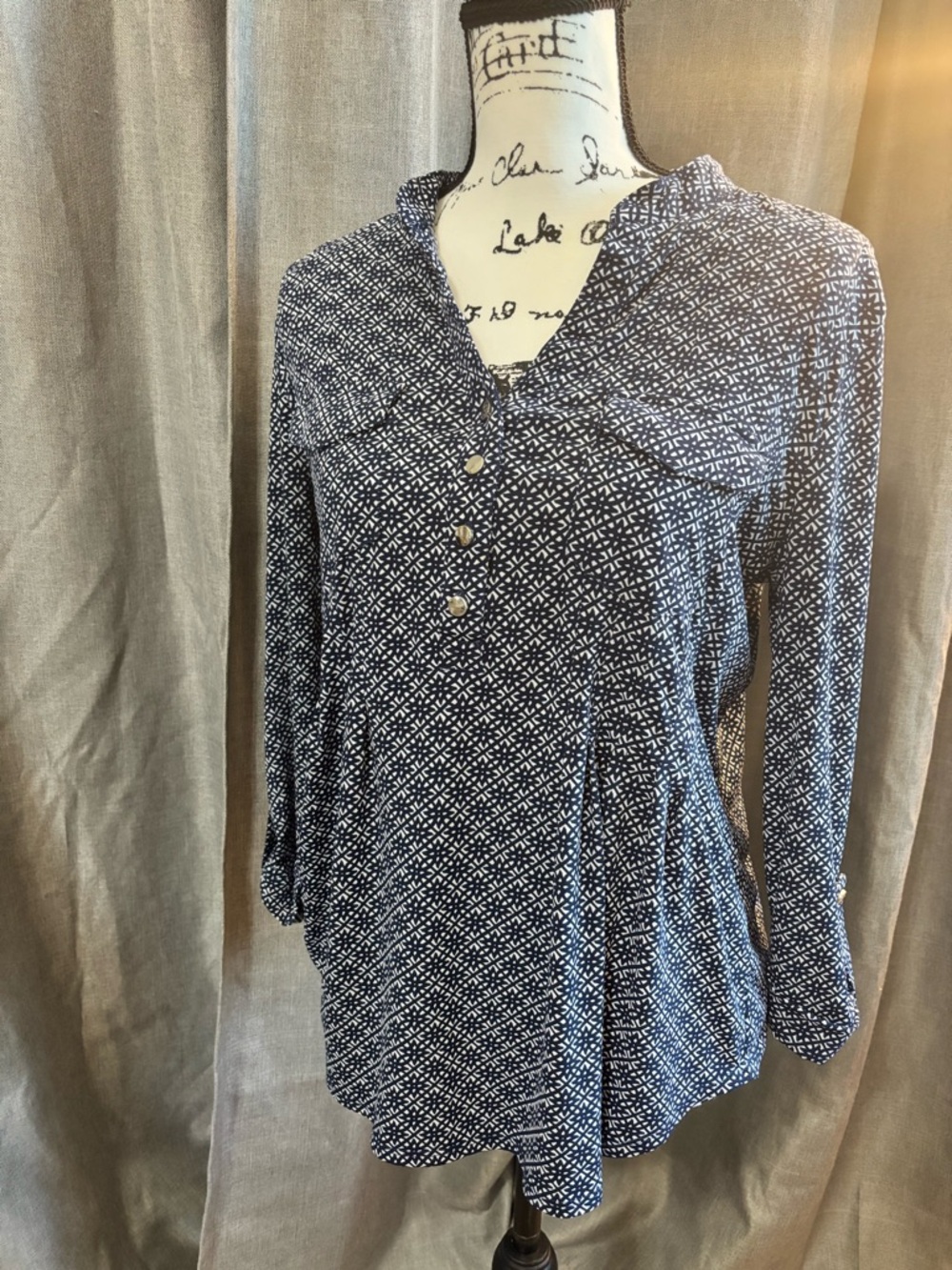 db blouse medium navy and white